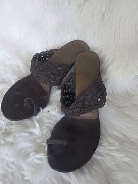Brown Woven Heeled Sandals Slip-On Toe Ring Style Boho Heels
